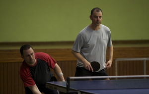 Sous la table, c'est mieux